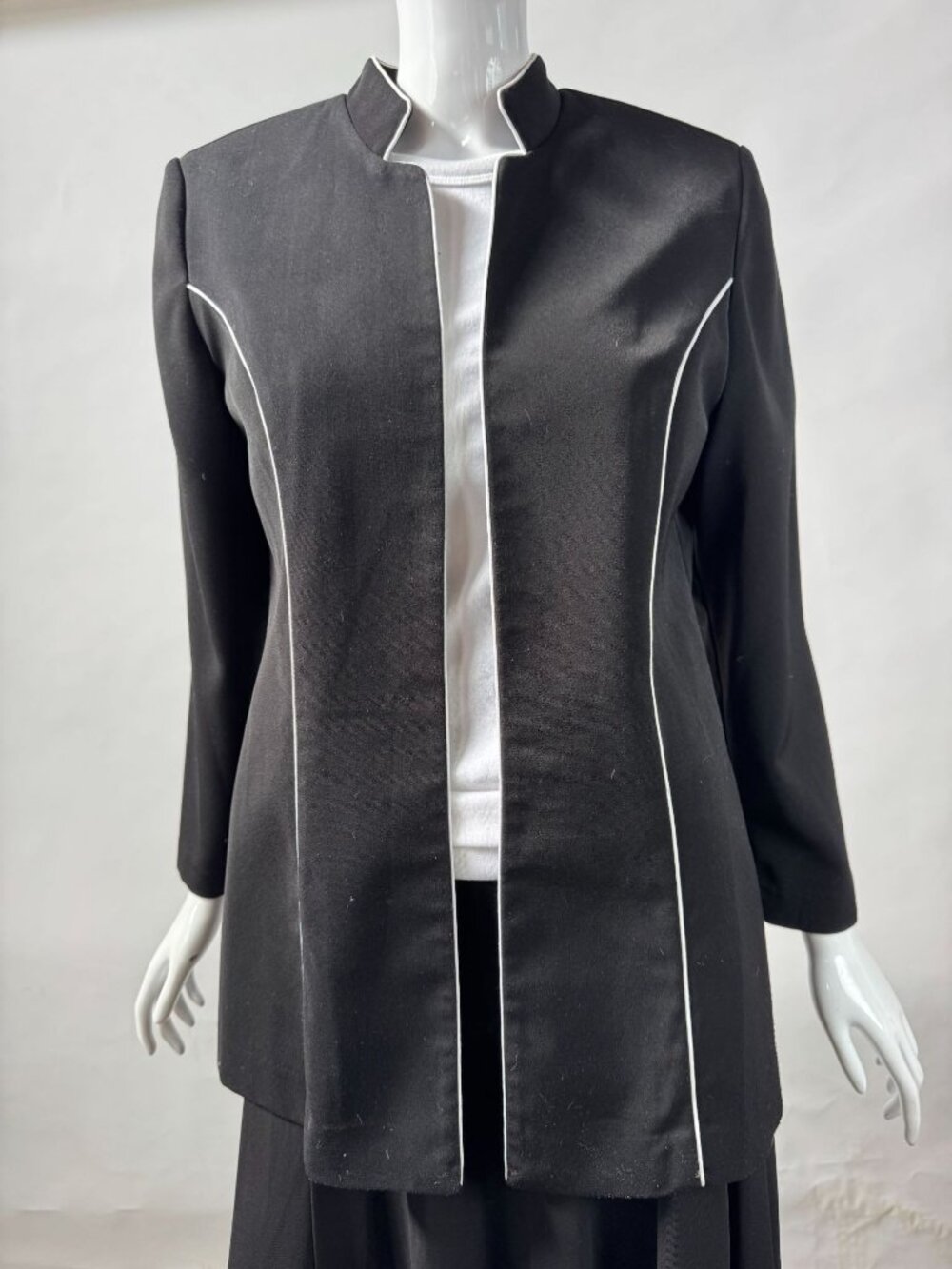 Positive Attitude Womens Black Jacket With White Piping Petite Size 10